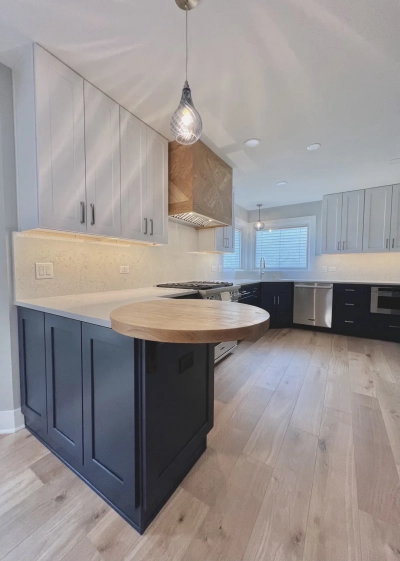 Full height Q-quartz backsplash