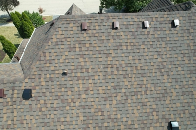 This Naperville roofing project features a durable, weather-resistant shingle roof that enhances the home's curb appeal.