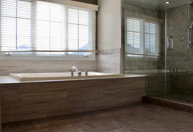 Deluxe Whirlpool Tub - Naperville